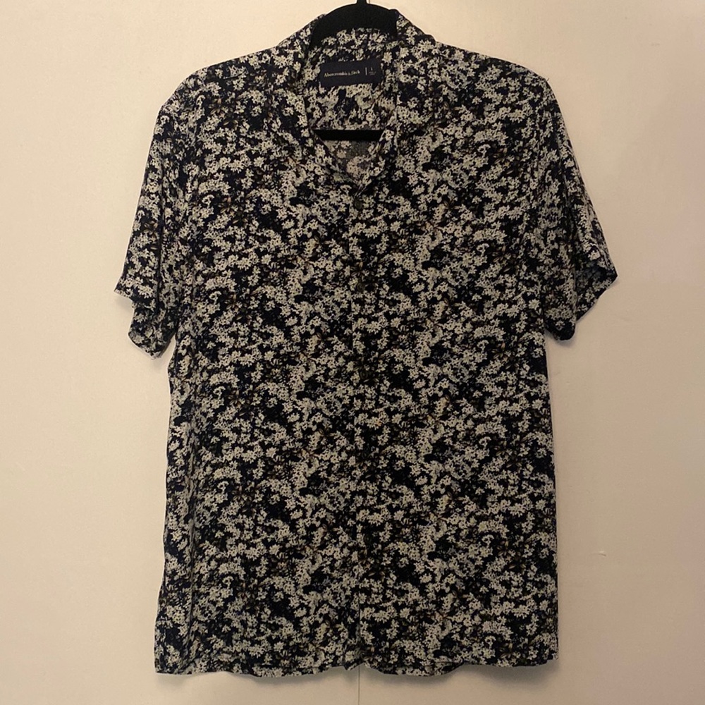 Abercrombie & Fitch Blue Floral Short Sleeve Button Up Shirt - Men’s Large